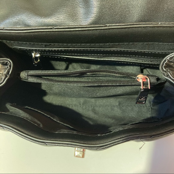 NWT Badgley Mischka Black Quilted bag w/letter lock - Picture 4 of 15